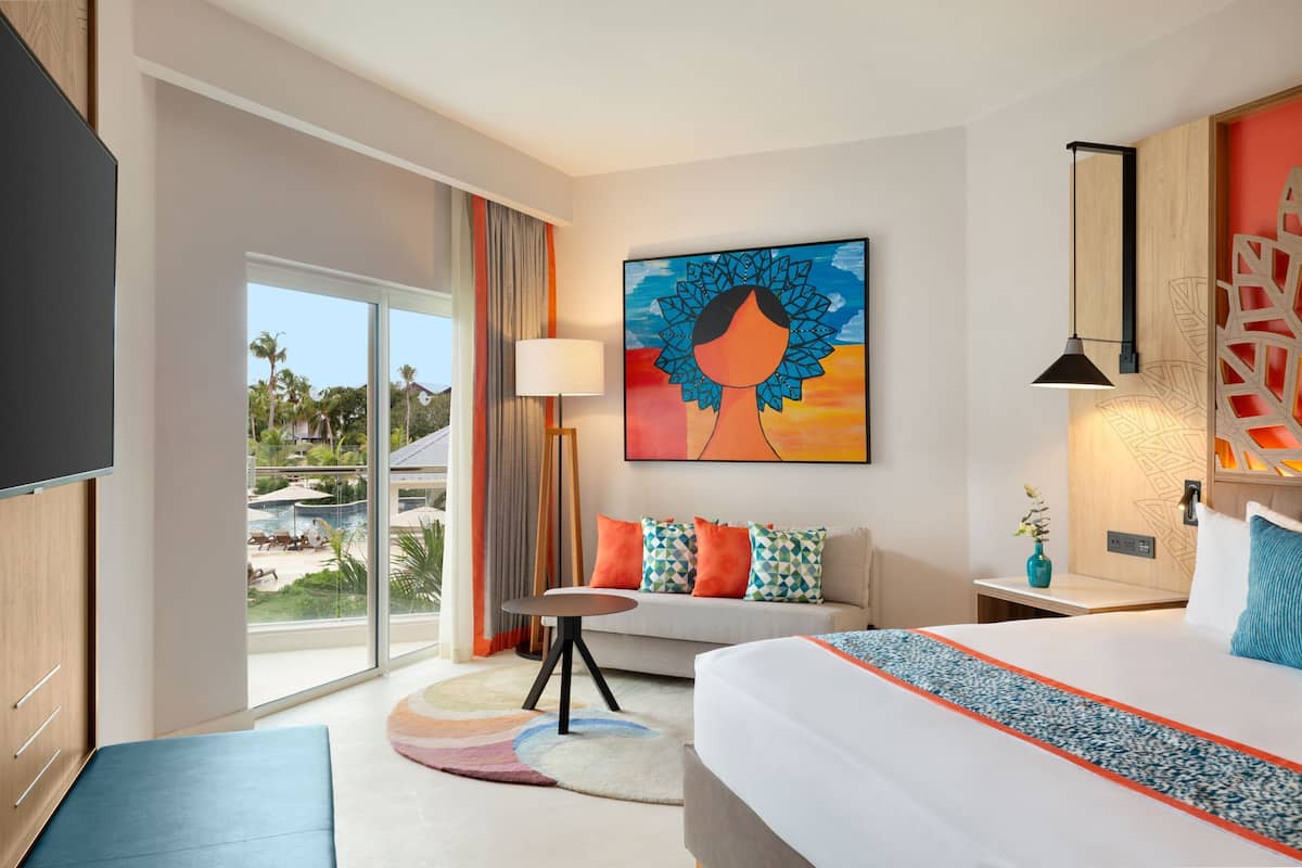 Club Room, 1 King Bed, Partial Ocean View (Preferred)