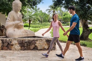 Couples treatment rooms, sauna, hot tub, body treatments, hydrotherapy