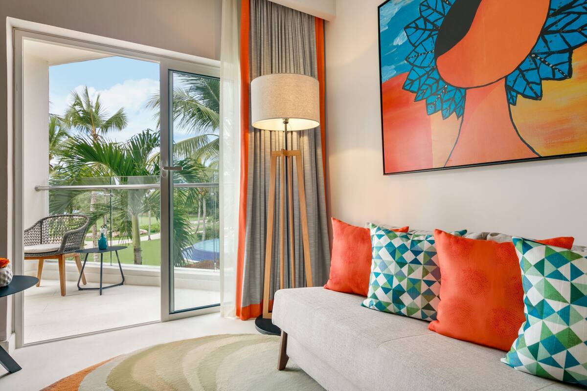 Deluxe Room, 2 Queen Beds, Partial Ocean View
