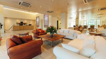 Coin salon dans le hall