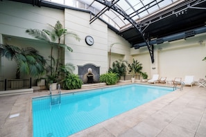 Innenpool, Liegestühle