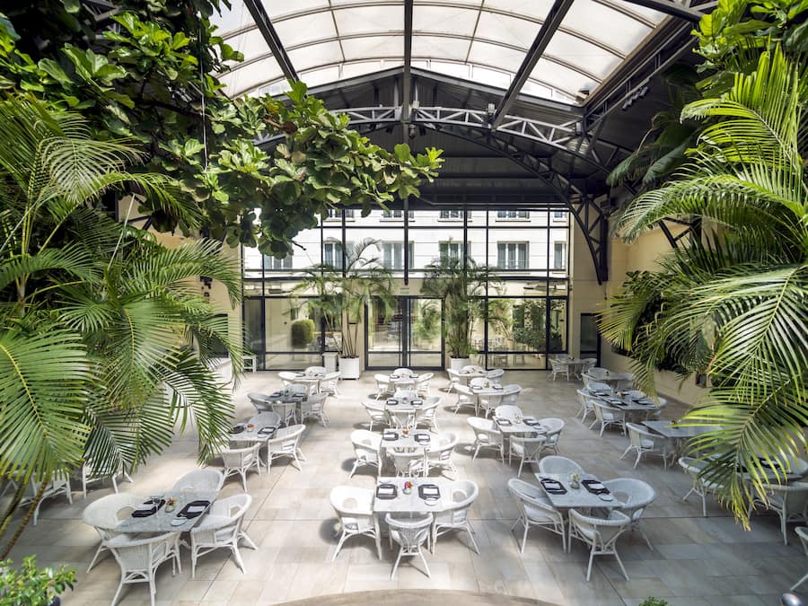 2 restaurants, breakfast served