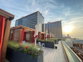 Seasonal outdoor pool, cabanas (surcharge), sun loungers