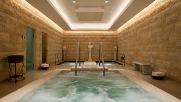 Salas de tratamiento para parejas, sauna y tina de hidromasaje