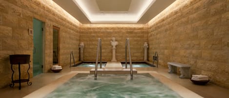 Couples treatment rooms, sauna, spa tub, steam room, body treatments