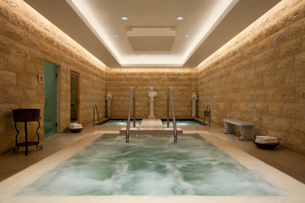 Couples treatment rooms, sauna, spa tub, steam room, body treatments