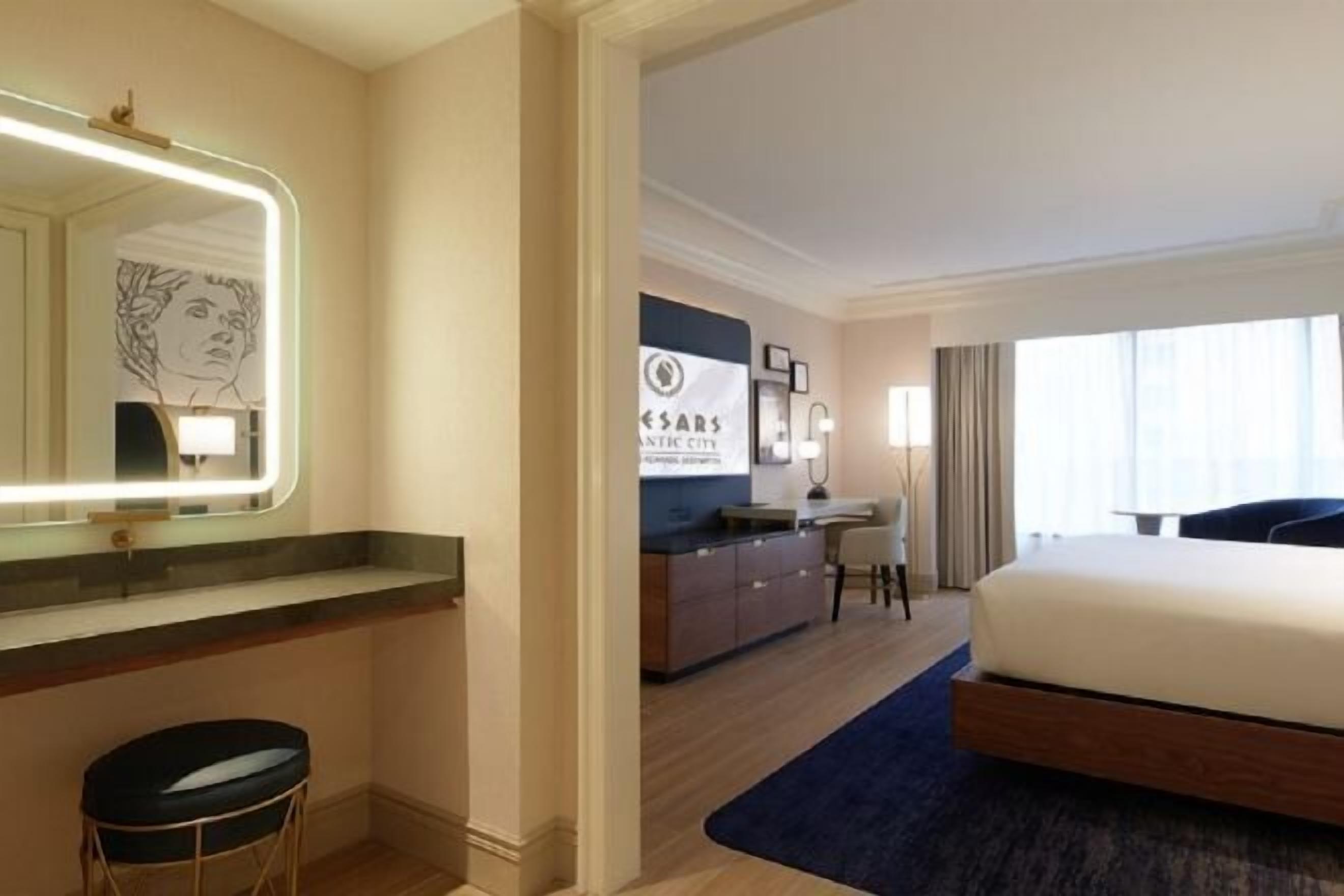 セーフティボックス (室内)、デスク、ノートパソコン用作業スペース、遮光カーテン