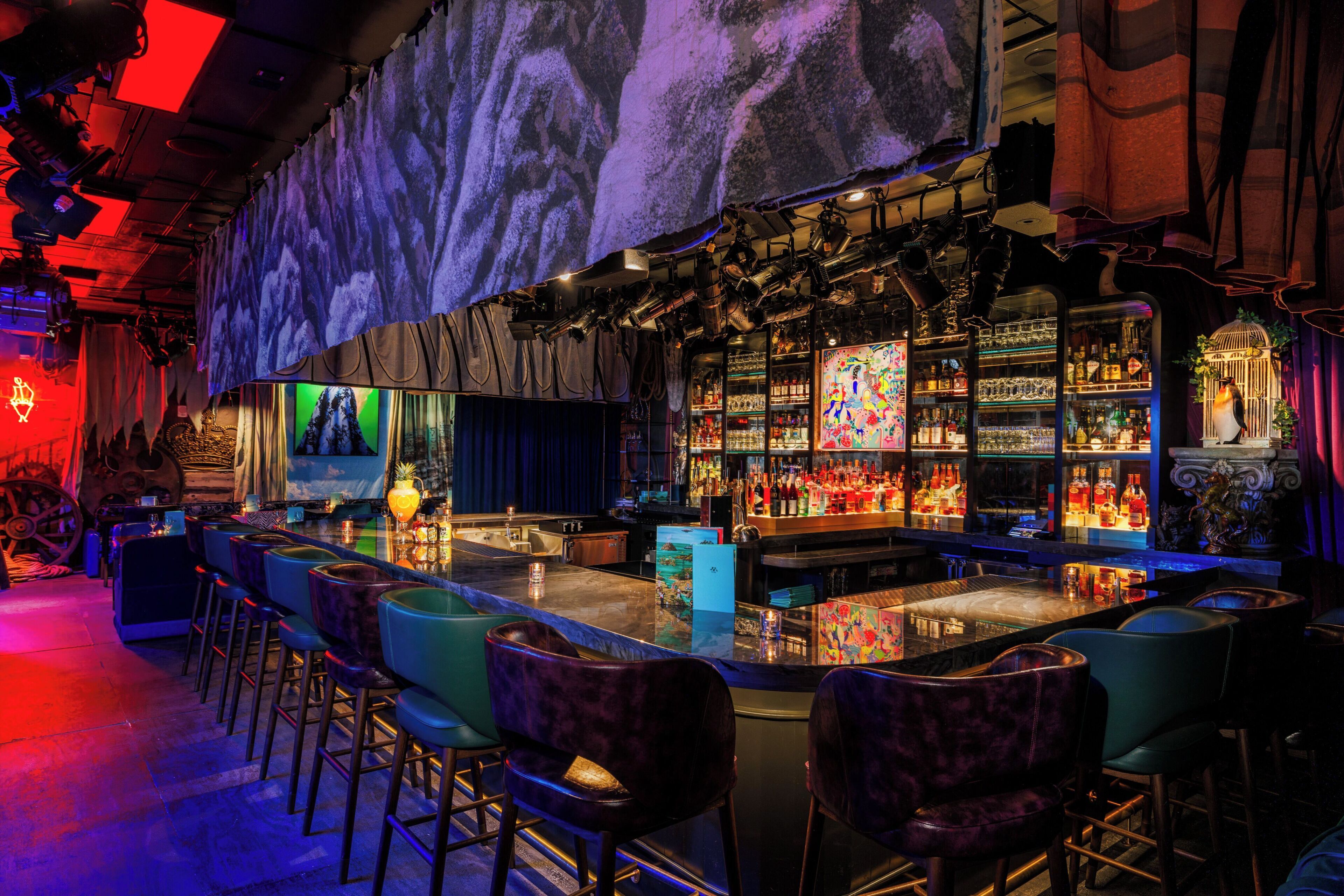4 bars/lounges, poolside bar