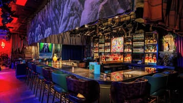 4 bars/lounges, poolside bar