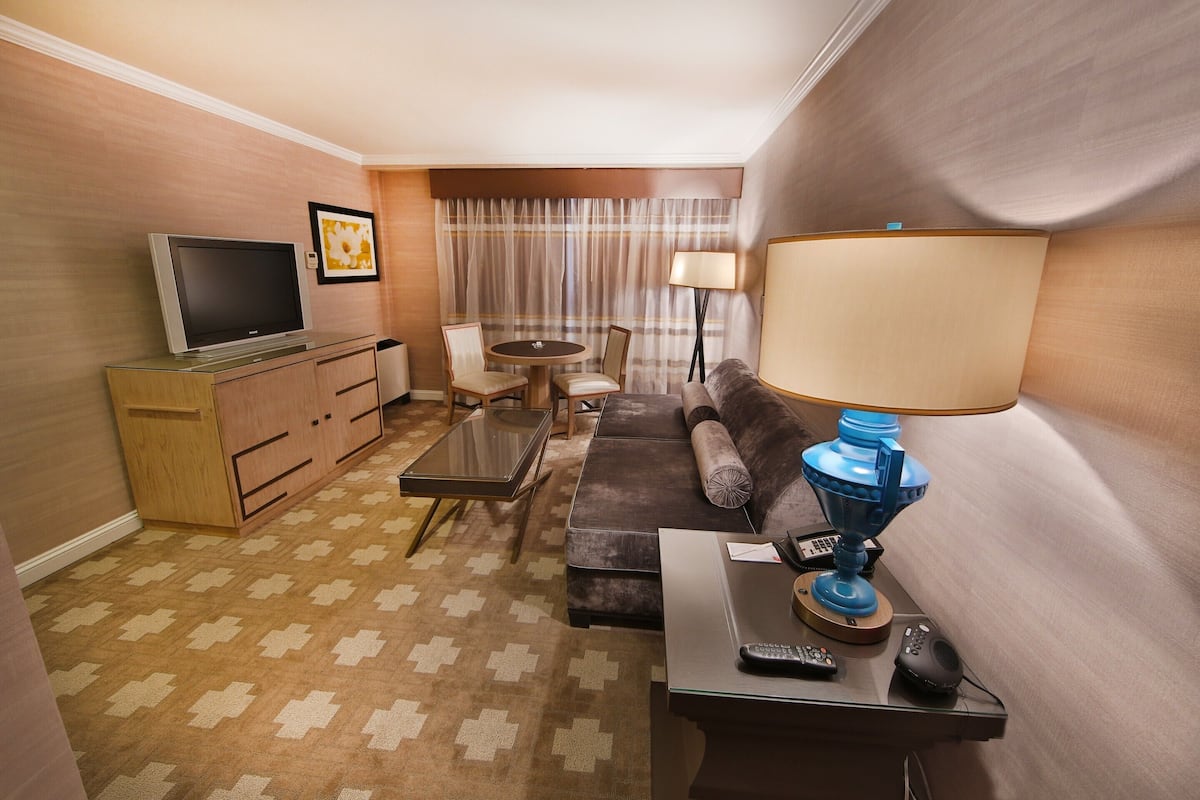 Zimmersafe, Schreibtisch, laptopgeeigneter Arbeitsplatz