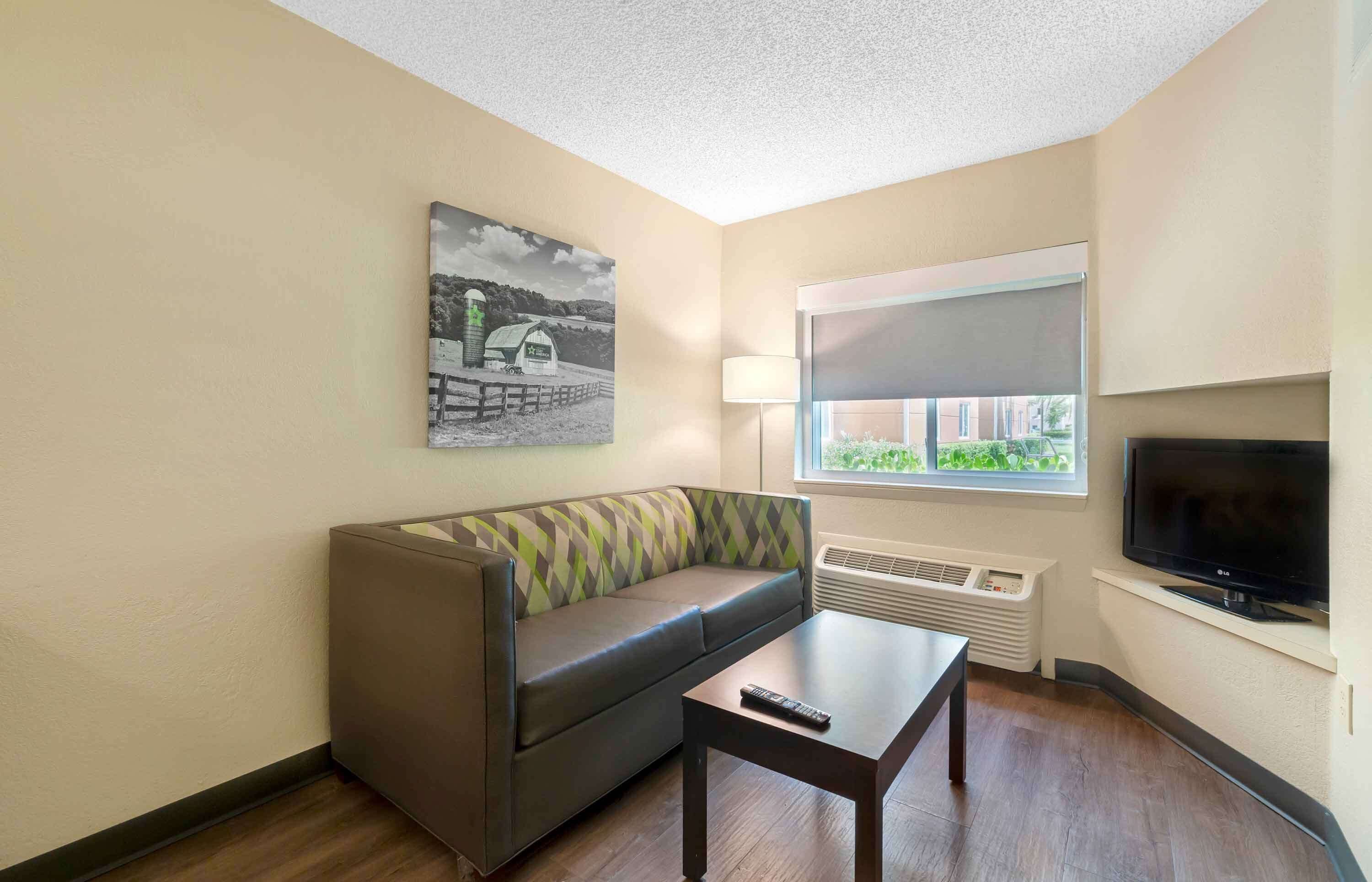 Suite, 1 chambre, non-fumeurs | Cuisine privée | Grand réfrigérateur, micro-ondes, plaque de cuisson