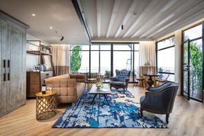 Sea of Galilee-View Suite | Living room