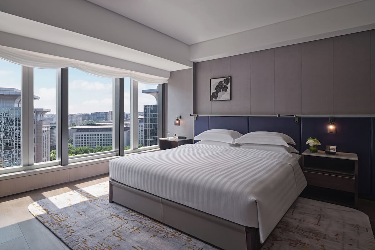 Suite Grand, 1 cama de matrimonio grande (Deluxe) | Ropa de cama de alta calidad, edredones de plumas, minibar y caja fuerte