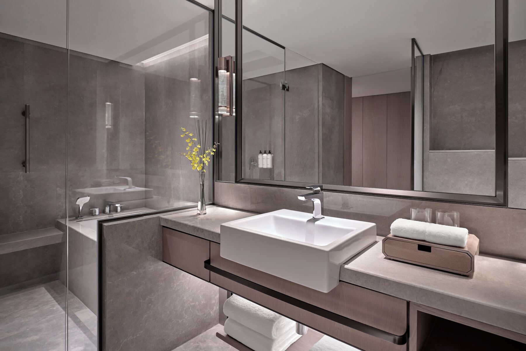 2 Twin Beds, Club Access | Bathroom