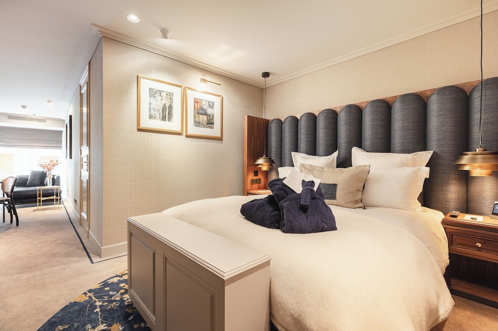Hotel 717 by null