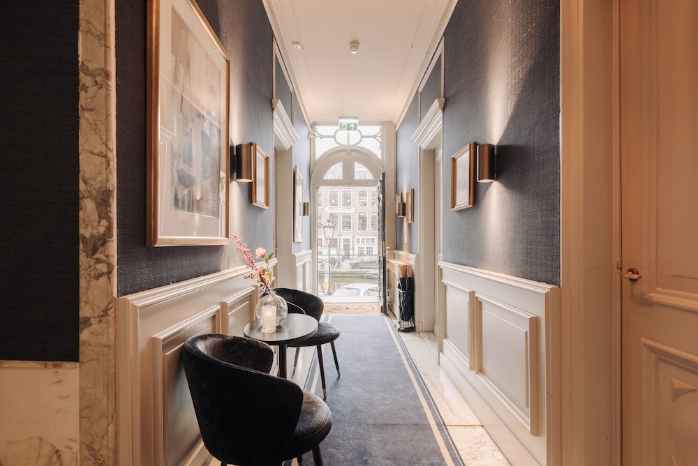 Hotel 717 by null