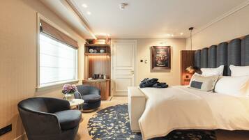Grand Room, Garden View | Egyptian cotton sheets, hypo-allergenic bedding, minibar, in-room safe