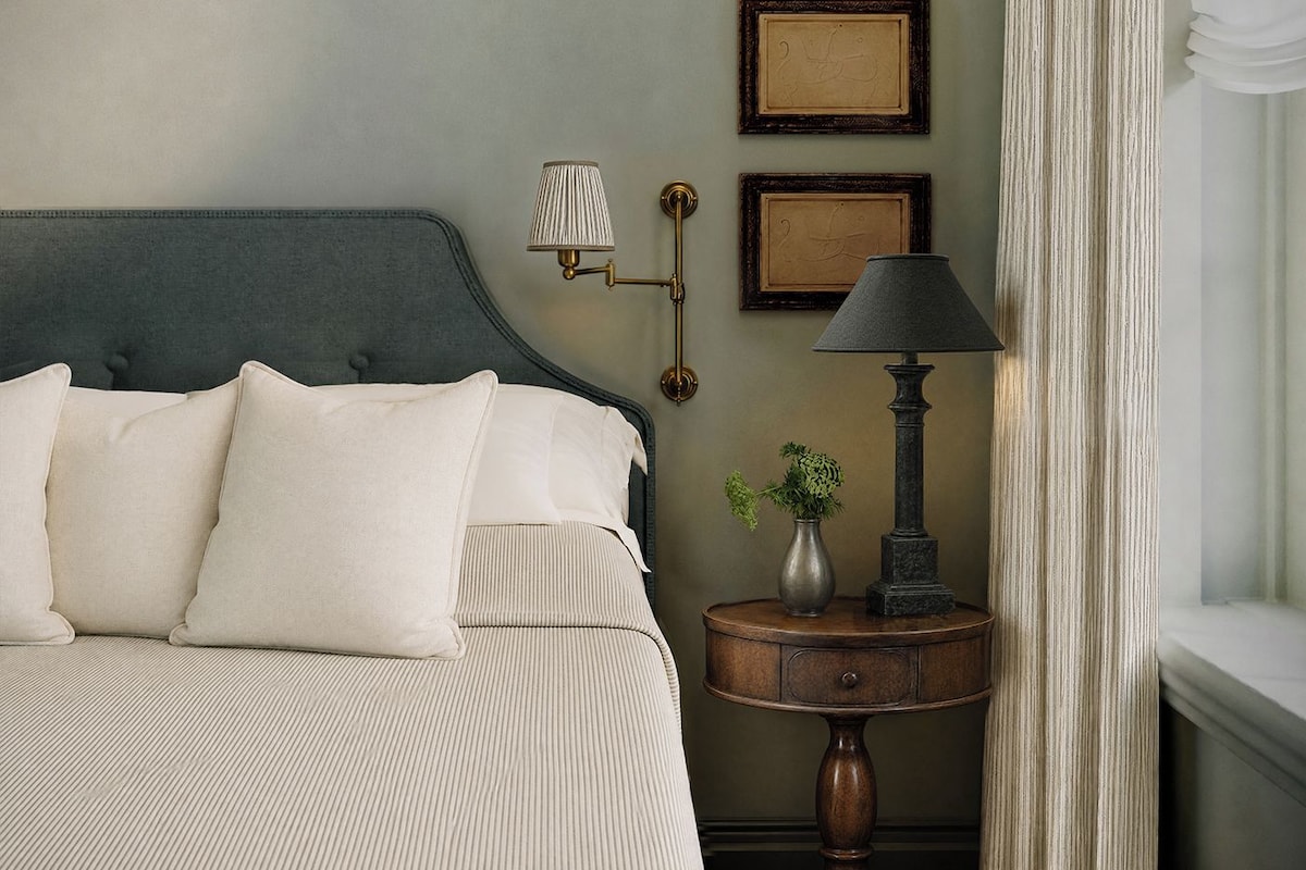 Egyptian cotton sheets, hypo-allergenic bedding available, minibar
