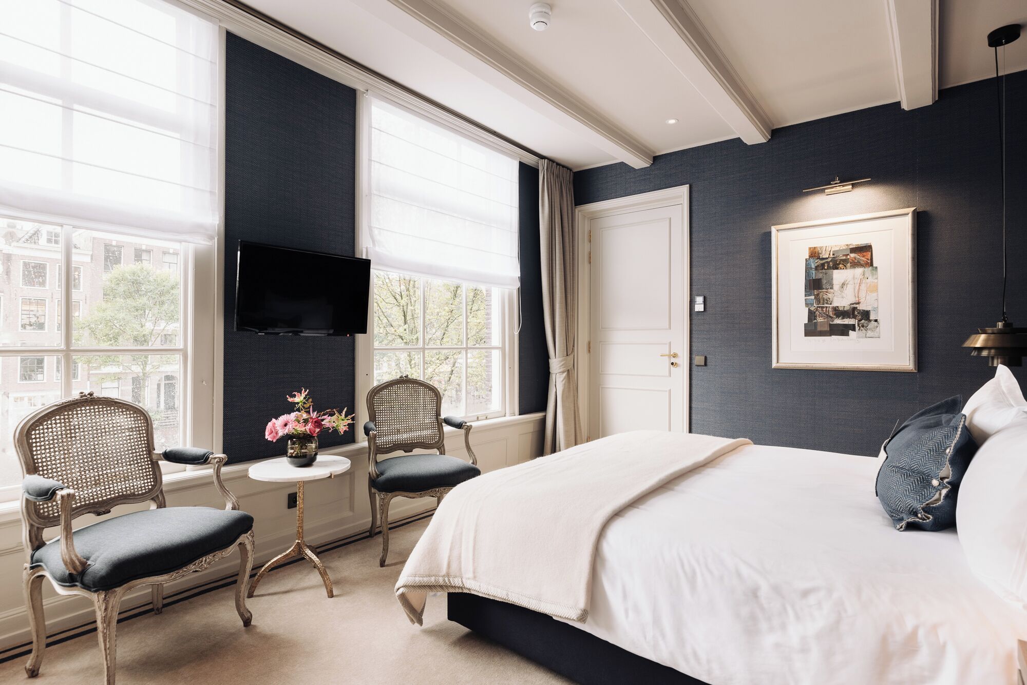 1 bedroom, egyptian cotton sheets, hypo-allergenic bedding, minibar