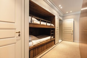 Egyptian cotton sheets, hypo-allergenic bedding, minibar, in-room safe