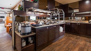 Déjeuner, dîner et souper servis sur place; cuisine américaine