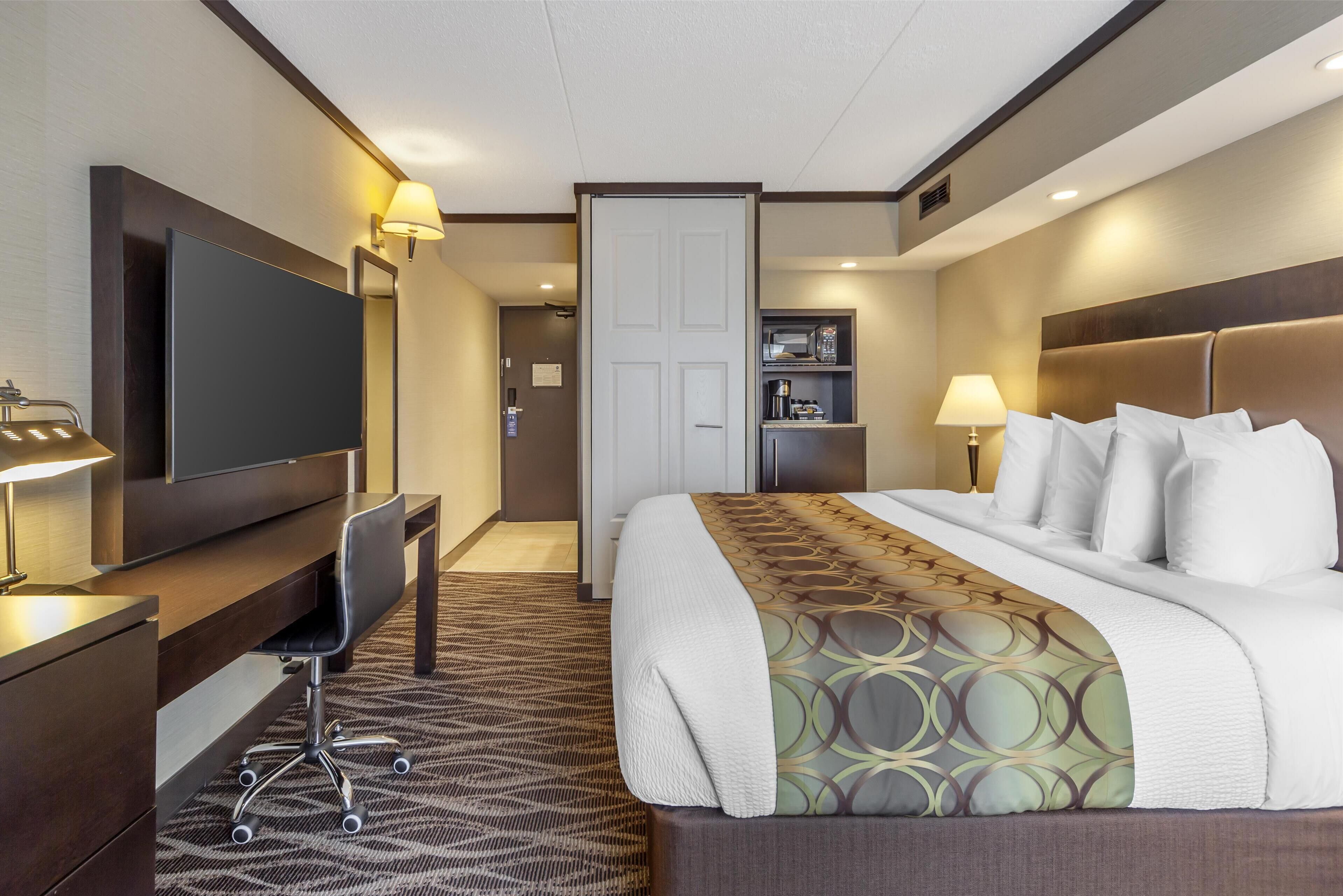 Standard Room, 1 King Bed, Non Smoking, Refrigerator &amp; Microwave | Minibar, in-room safe, iron/ironing board, free rollaway beds