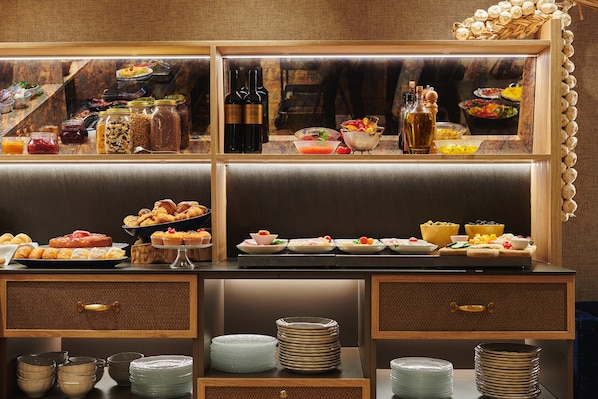 Tägliches Frühstücksbuffet (19 EUR pro Person)