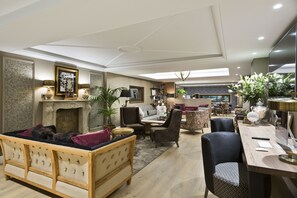 Coin salon dans le hall