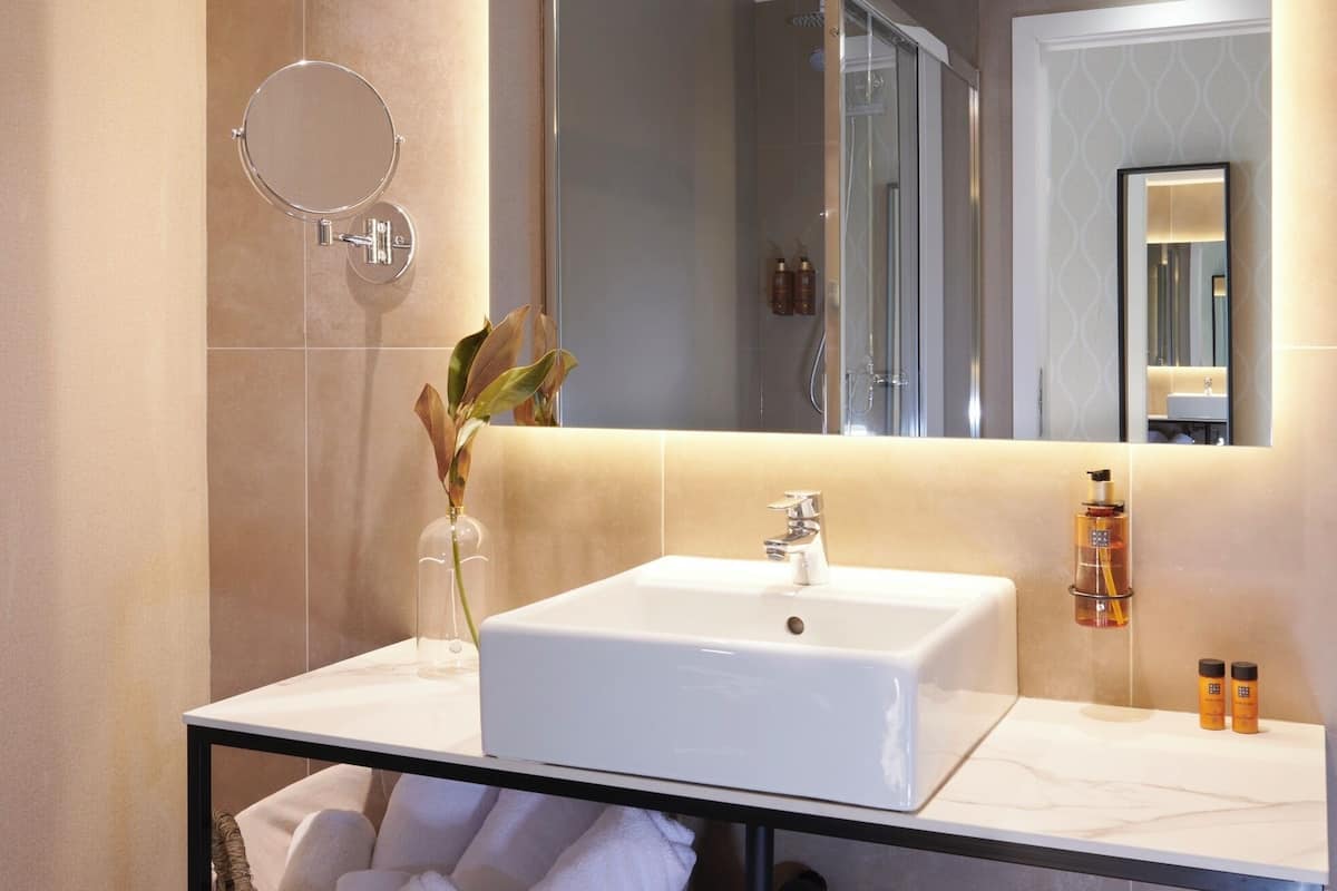 Free toiletries, hair dryer, bidet, towels