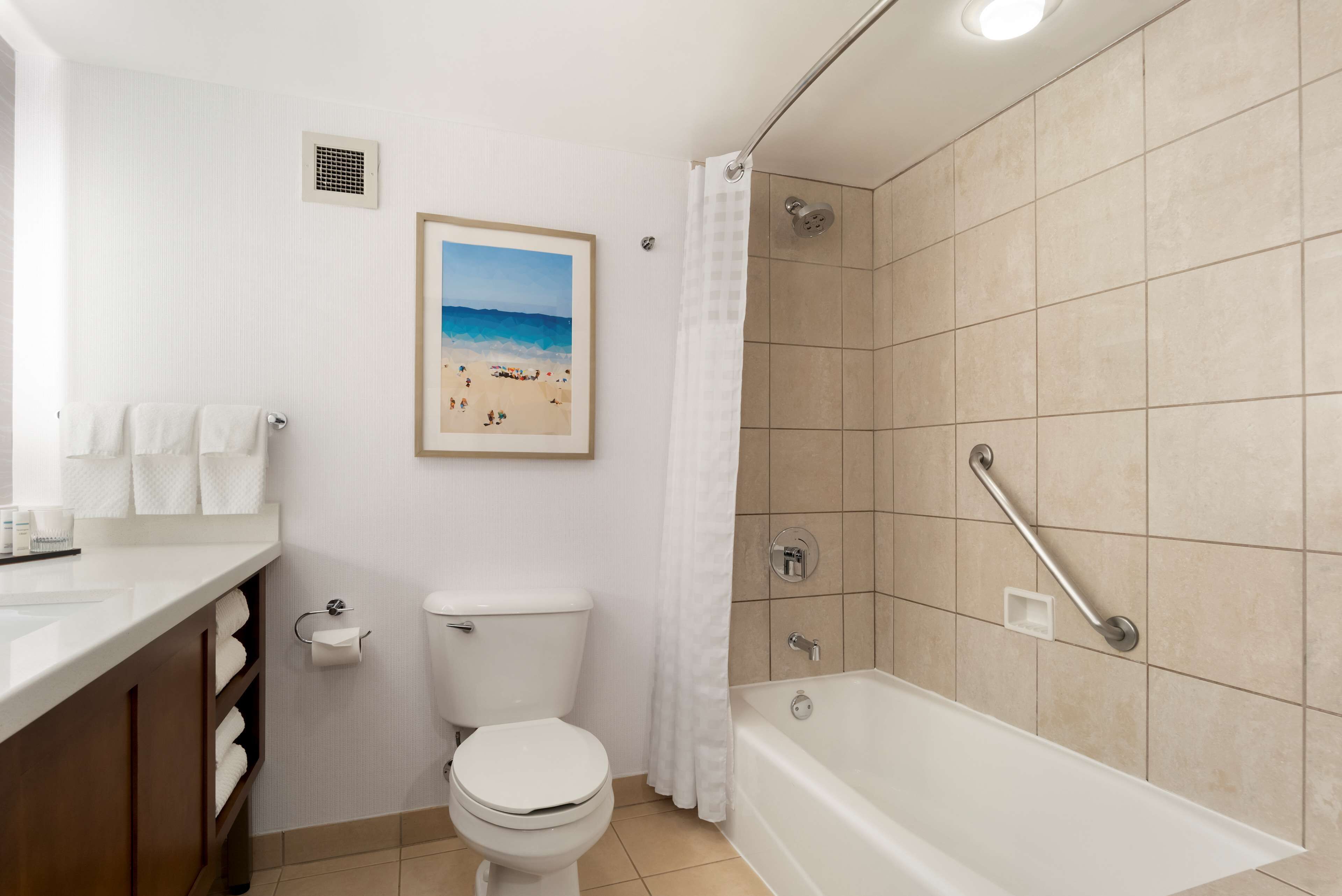 A bathroom with a toilet, sink, and bathtub.