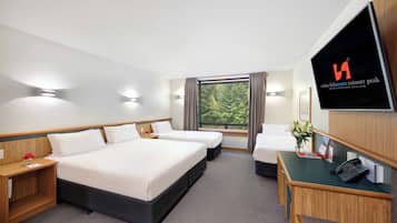 Perhehuone | Silitysrauta/-lauta, ilmainen Wi-Fi, vuodevaatteet