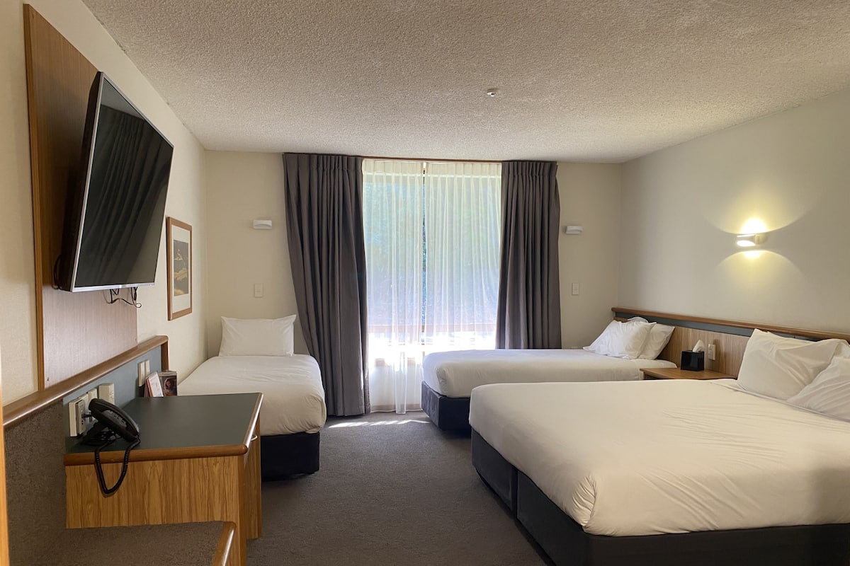 Familienzimmer | 3 Schlafzimmer, Bügeleisen/Bügelbrett, kostenloses WLAN, Bettwäsche