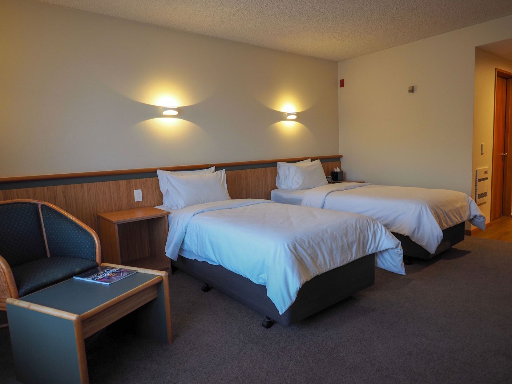 Iron/ironing board, free WiFi, bed sheets