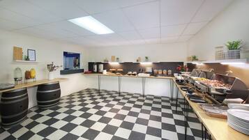 Päivittäinen buffetaamiainen maksusta