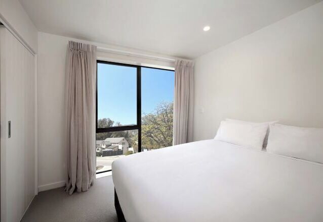 Seterika/papan seterika, Wi-fi percuma, cadar katil 