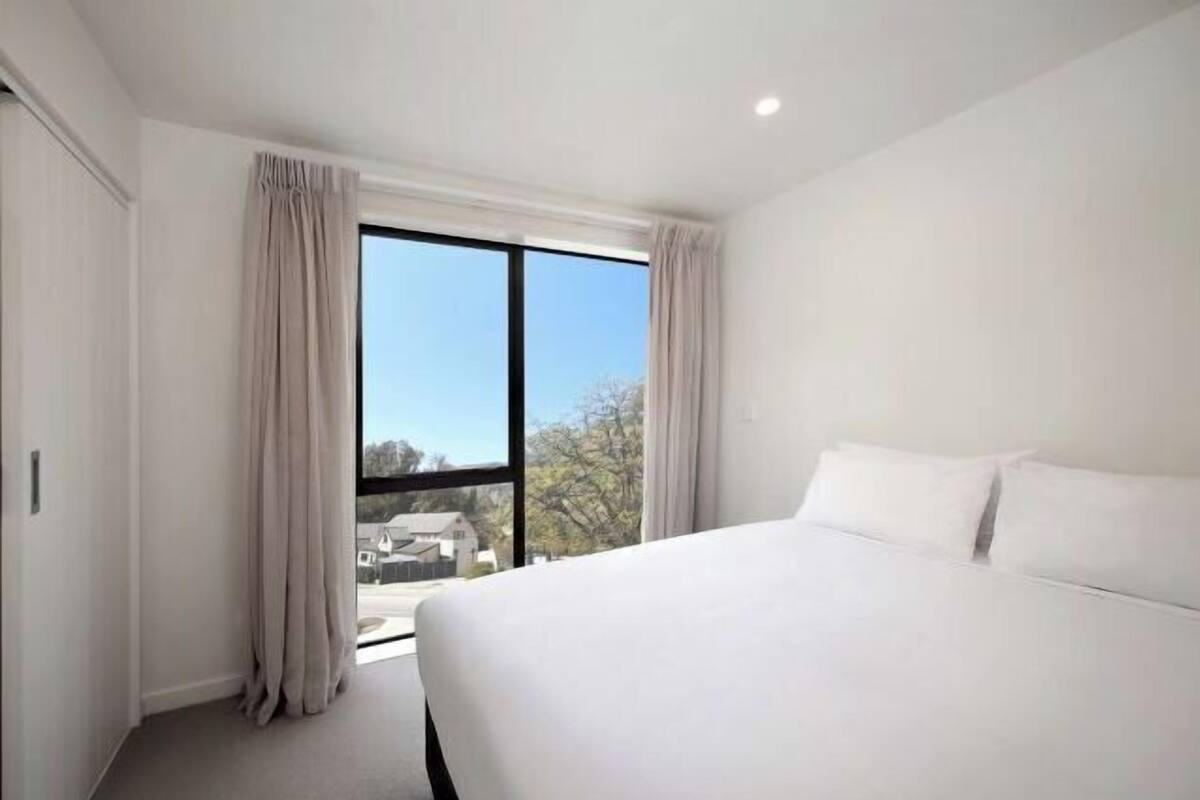 Seterika/papan seterika, Wi-fi percuma, cadar katil