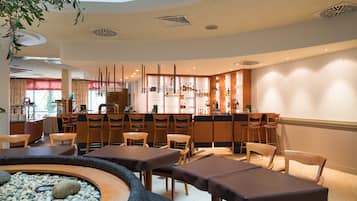 Daily full breakfast (EUR 14.00 per person)