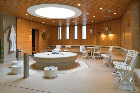 Sauna, steam room