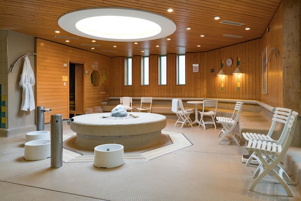 Sauna, steam room