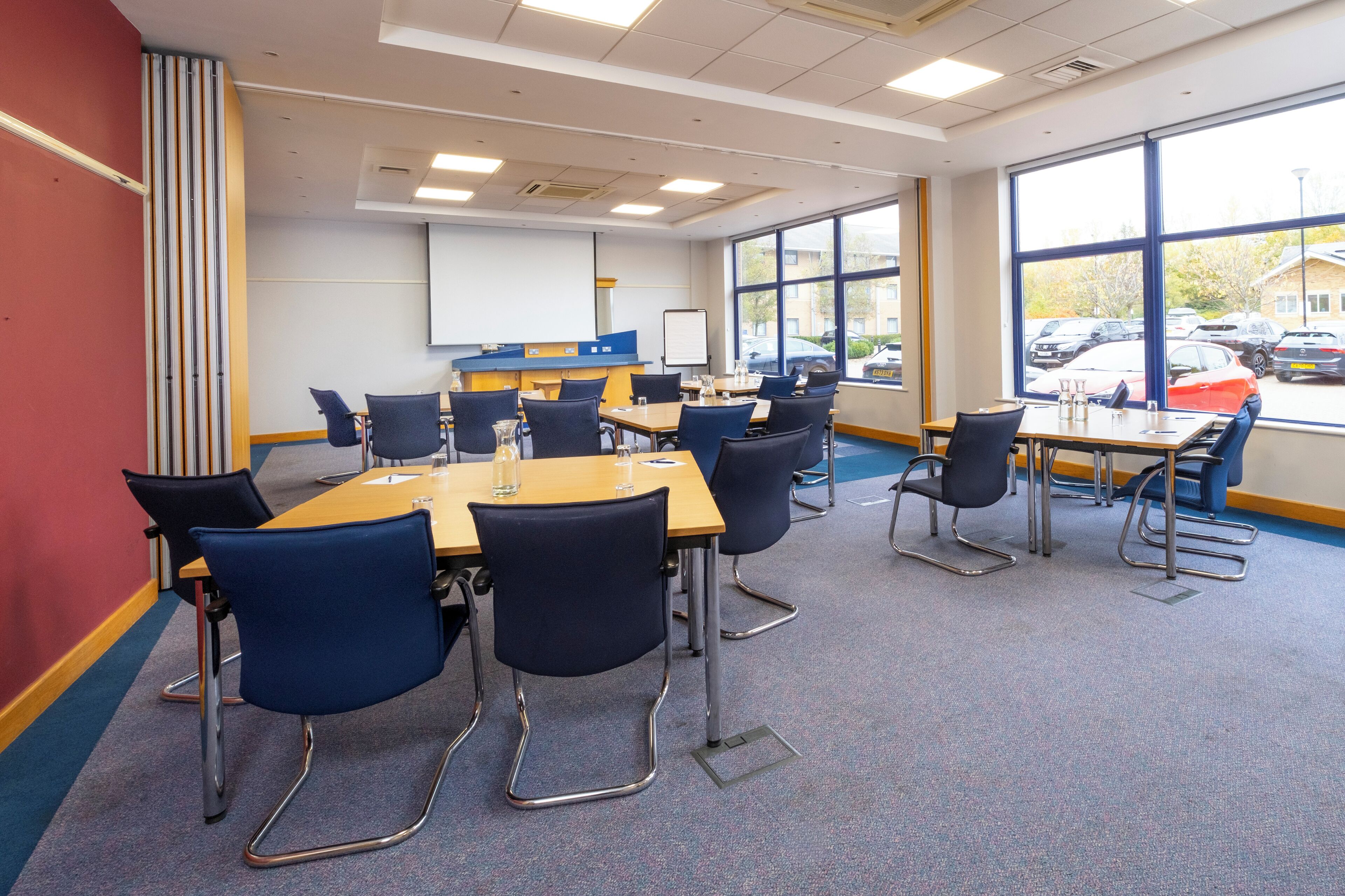 Photo - Holiday Inn Express Milton Keynes by IHG