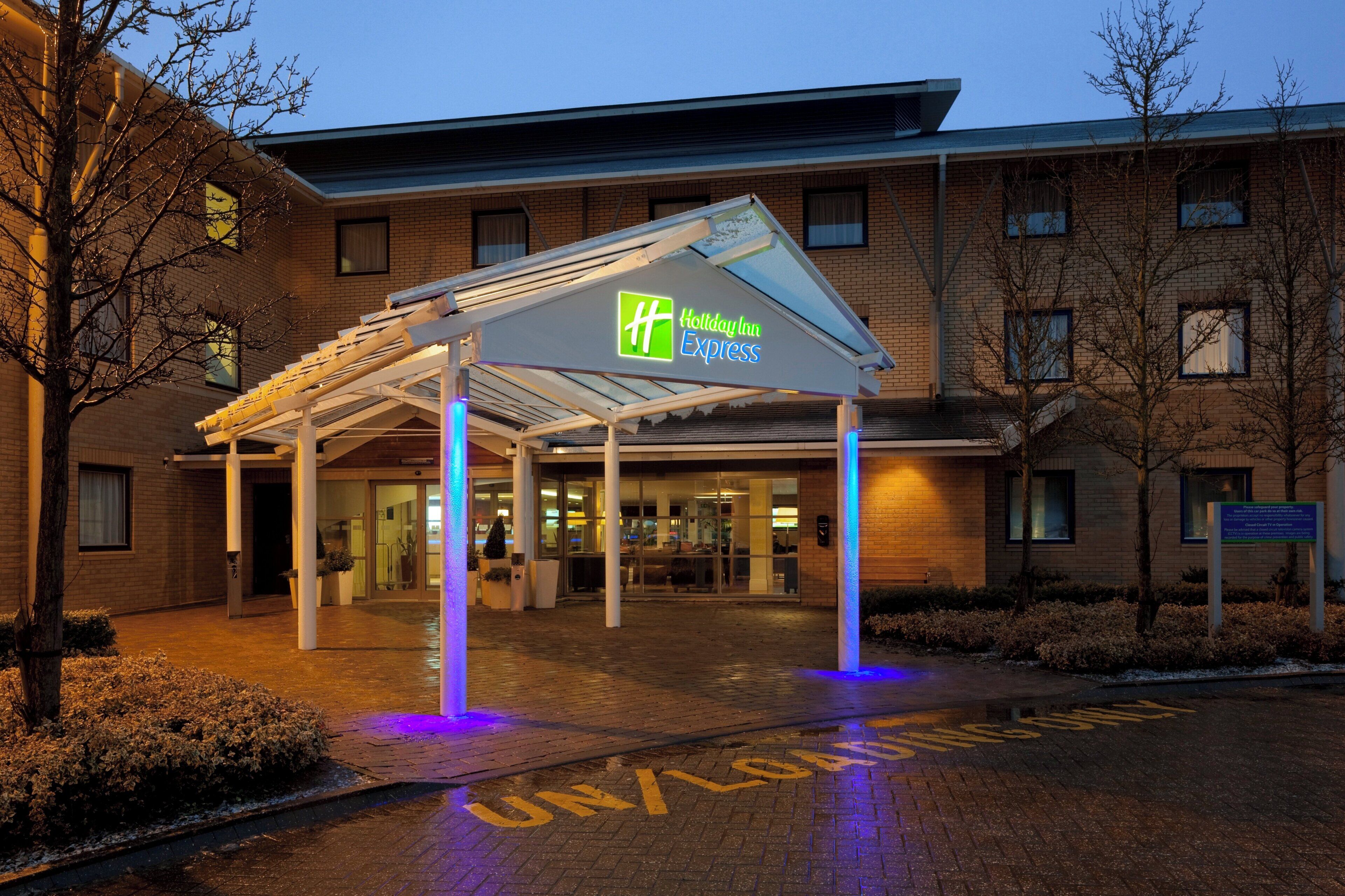 Photo - Holiday Inn Express Milton Keynes, An Ihg
