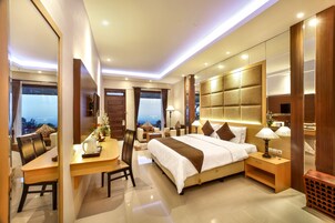 Quarto executivo | Roupas de cama premium, cofres nos quartos, Wi-Fi de cortesia