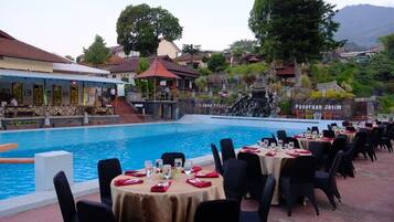 2 piscine all'aperto