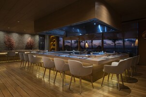 4 restaurants, breakfast, lunch, dinner served; international cuisine