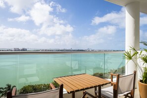 Suite (Sunset) | Blick auf den See