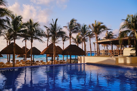 Outdoor pool, pool umbrellas, sun loungers