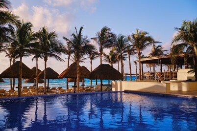 Hotel NYX Cancun - Near La Isla Shopping Mall