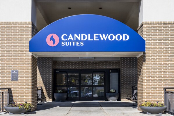 Exterior - Candlewood Suites East Lansing by IHG (Lansing)