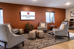 Business center - Candlewood Suites East Lansing by IHG (Lansing)