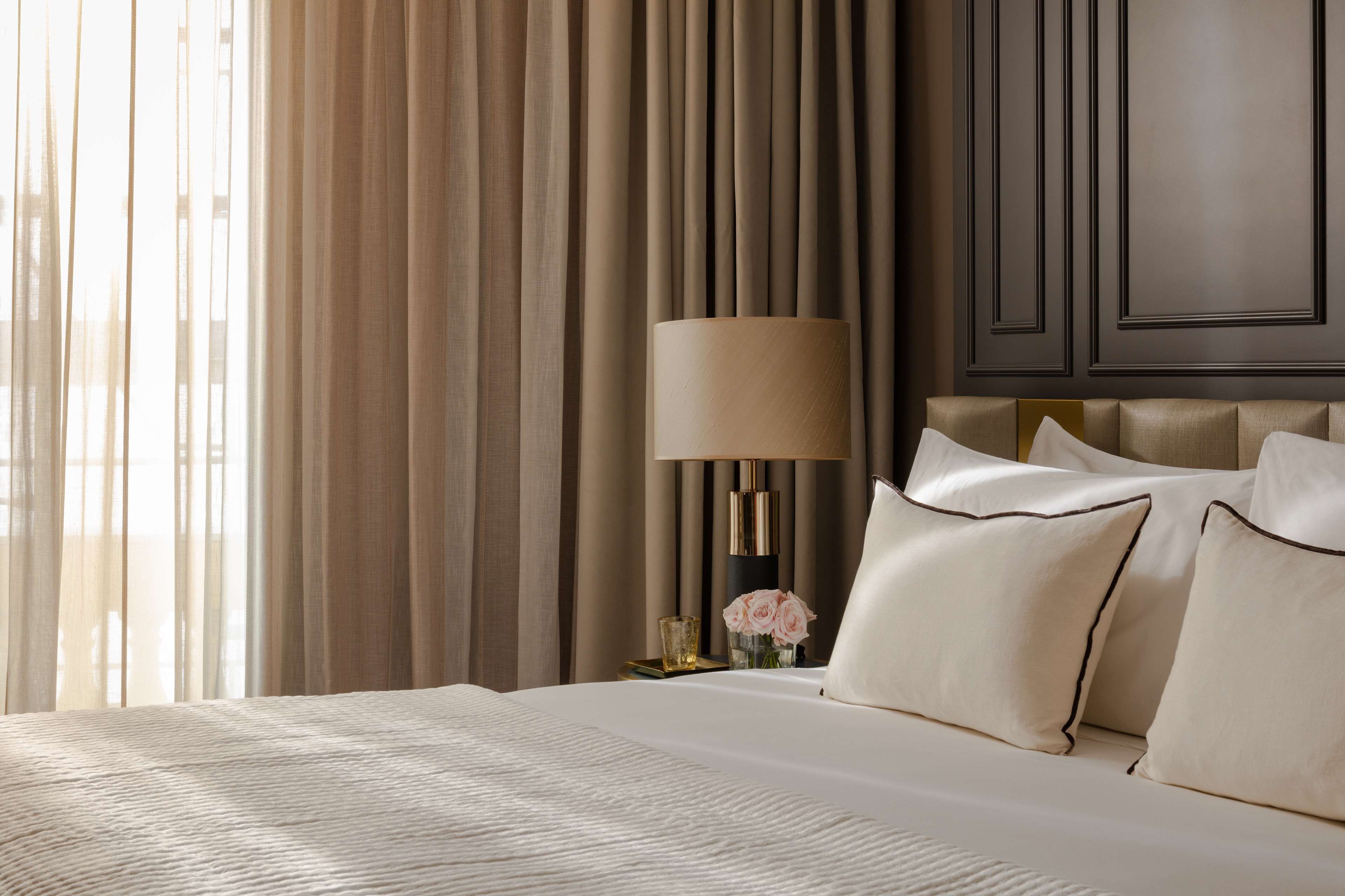 Camera Premium, balcone, vista mare | Biancheria da letto ipoallergenica, minibar, una scrivania, lenzuola